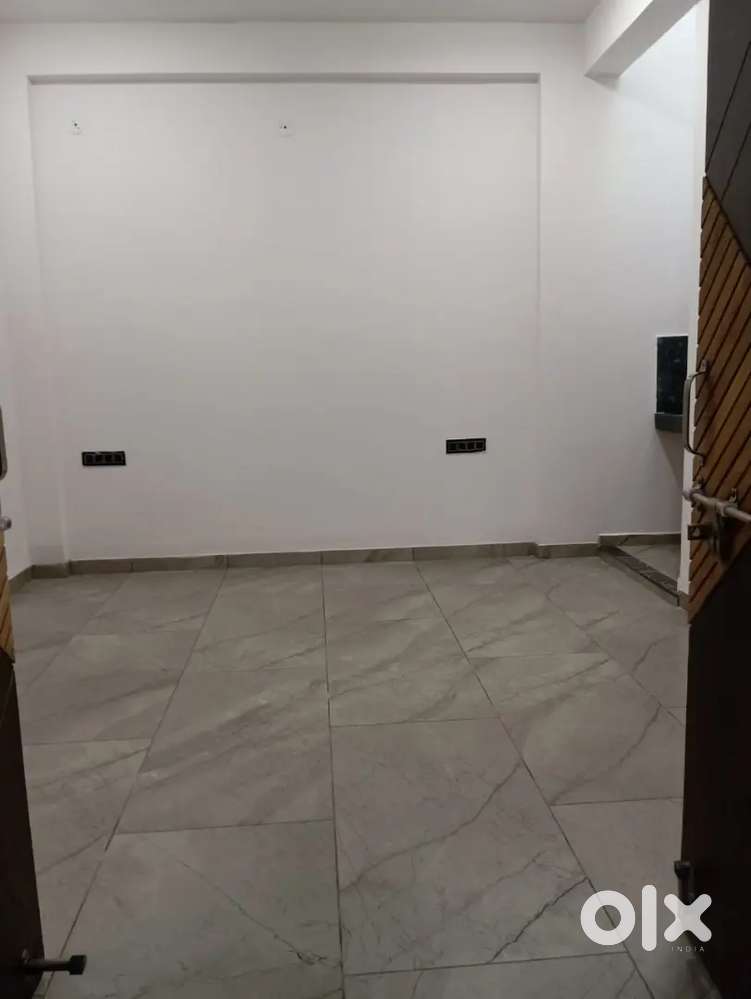 Independent room available for girls