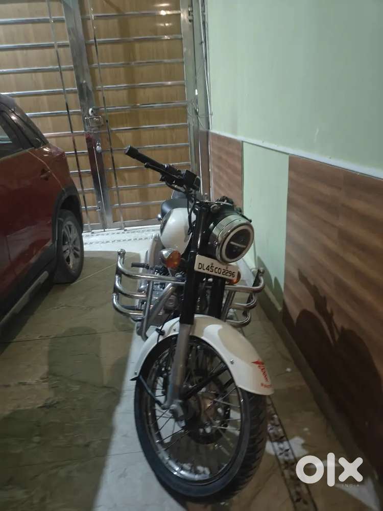 A doctors bike. Very neet and clean bike.