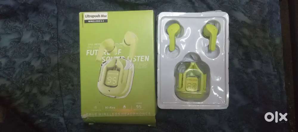 ultrapod airpod , sunglasse , keychains