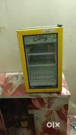 Dono Fridge he Yeh bechna he Condition ek no he kul 9 mahine used
