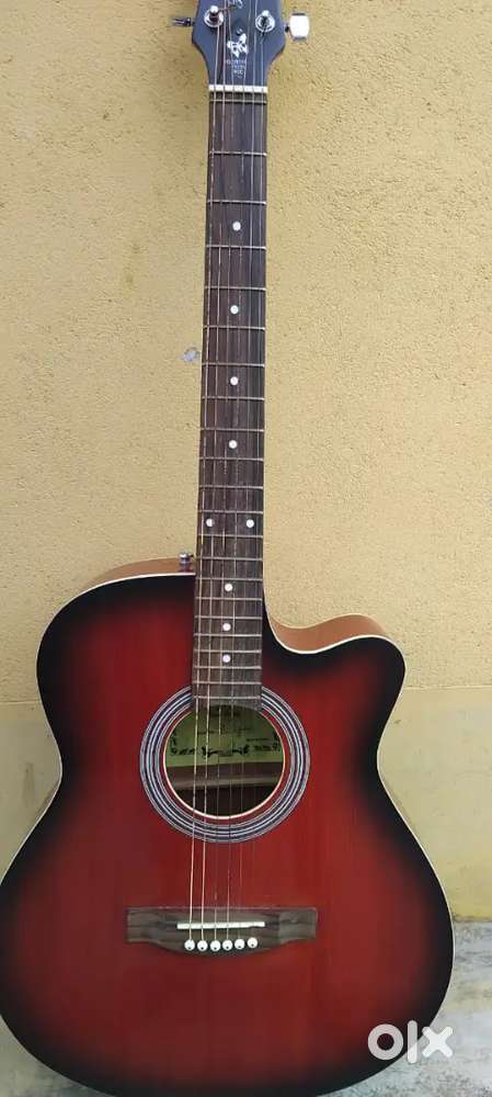 I am selling a guitar 1 month old with cover
