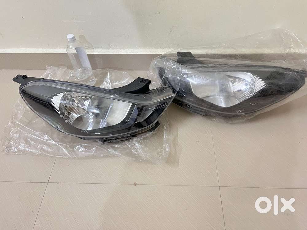 I 10 grand 2023-24 reflector headlight