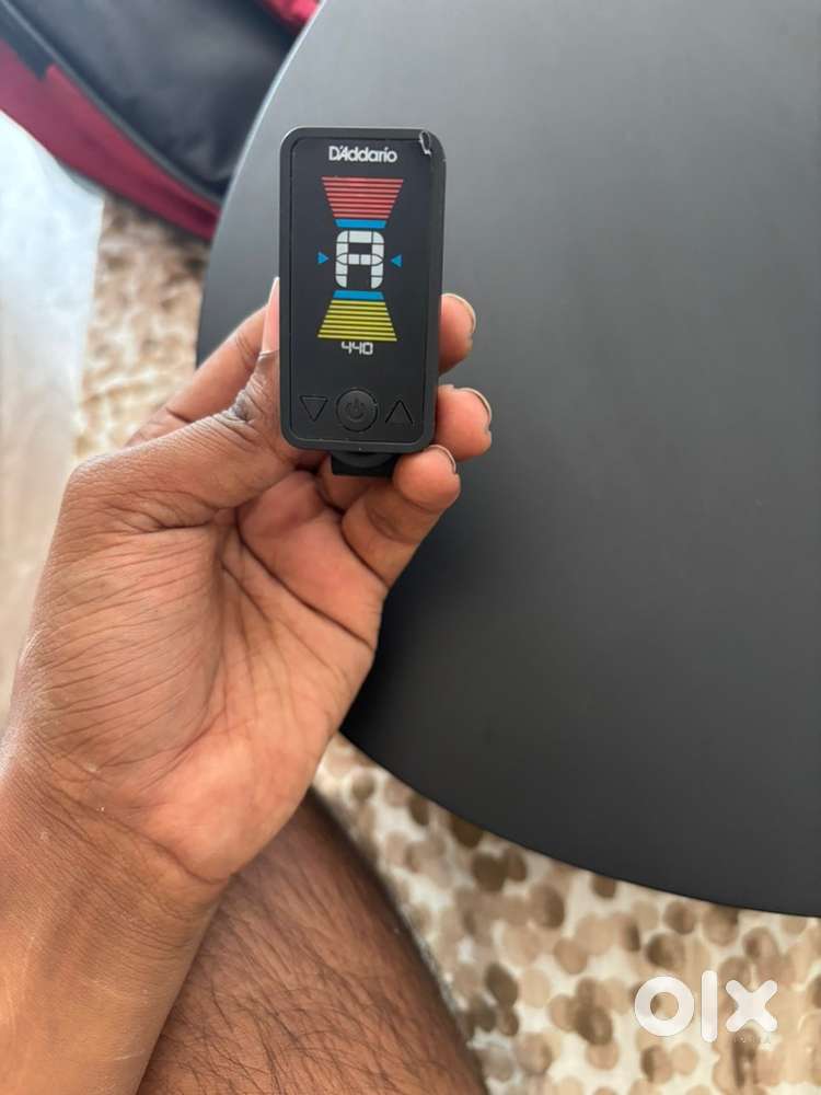 Yamaha Cutaway acoustic guitar only in 4500/-