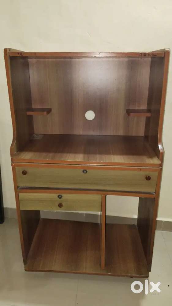 Computer table
