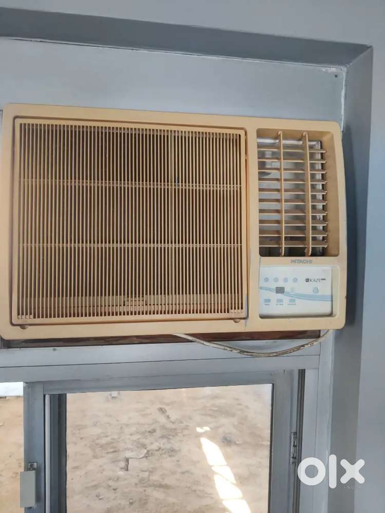 Hitachi 1.5Ton windows AC in good condition with stabilizer