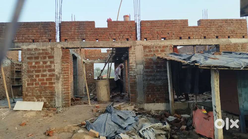 Main royad ke samne dhalai tak utha huwa hai mohanpur royad simra