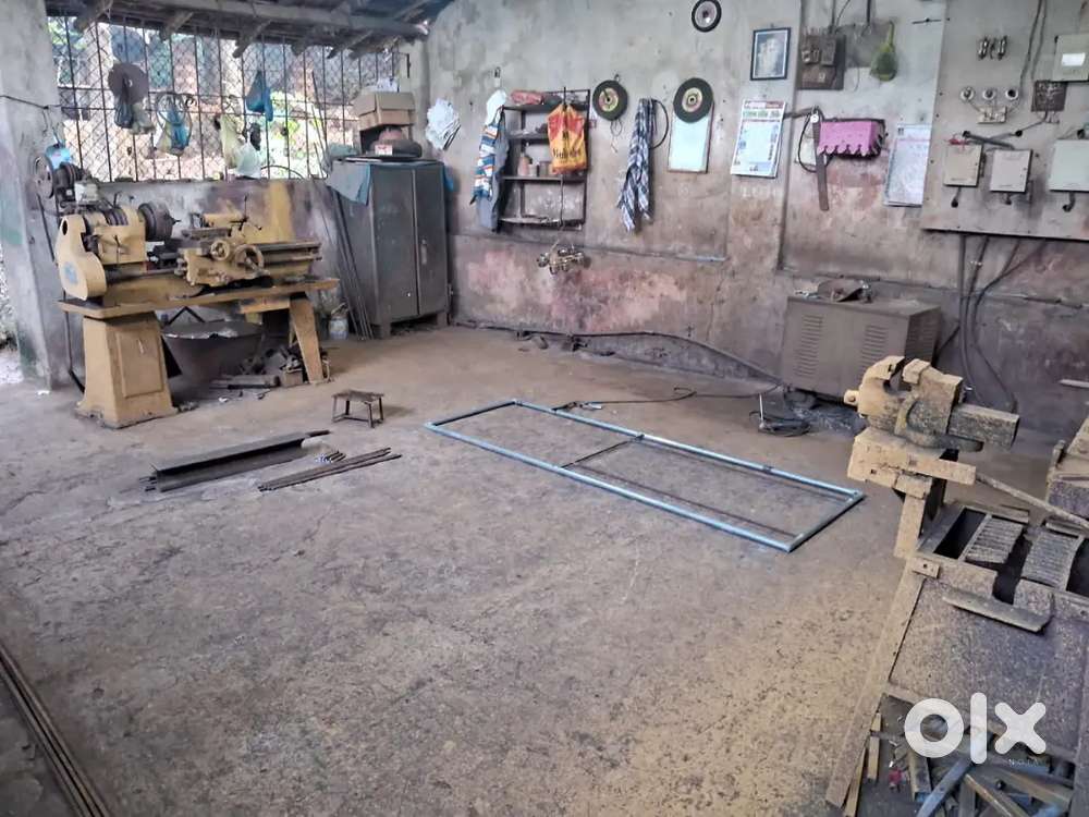 Fully Equipped workshop for salePrime LocationIncludes Machinery