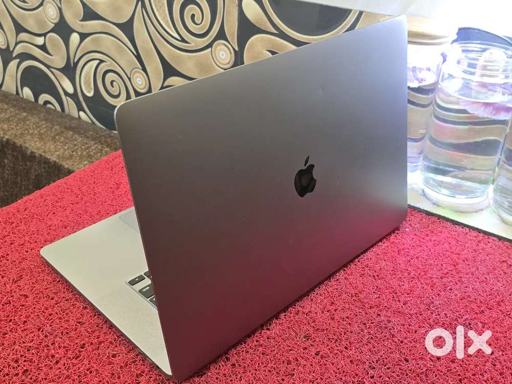 Apple Macbook Pro 2020 i7 16gb 512gb 5.5gb Graphics 16inch Retina