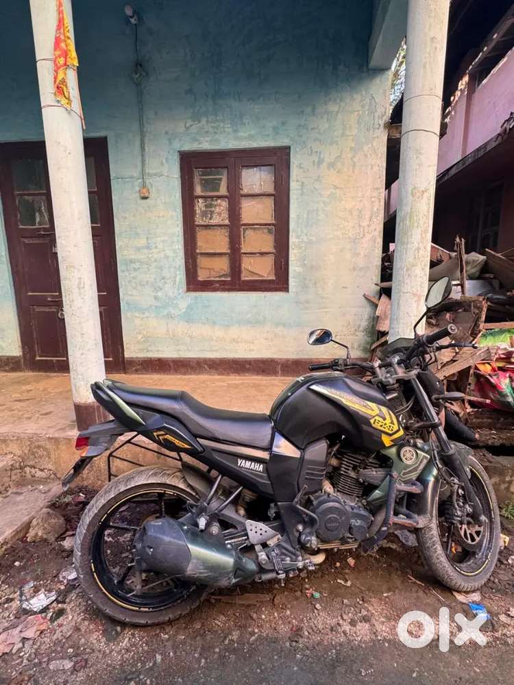 Yamaha fzs 2014 model urgent sell