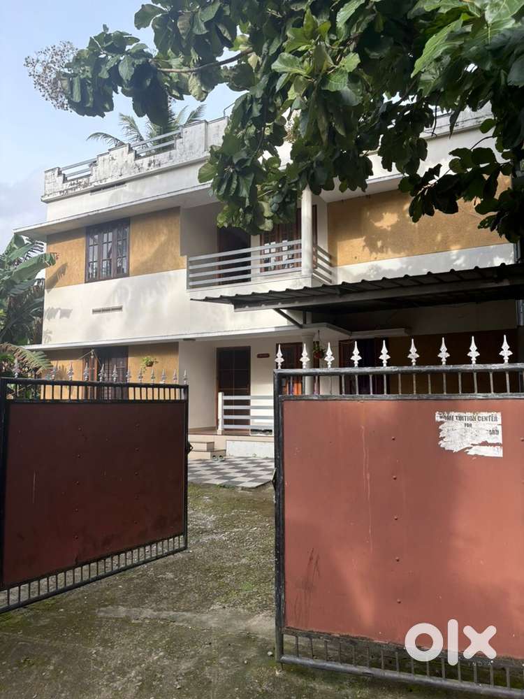 First floor house for rent near cosmopolitan hospital