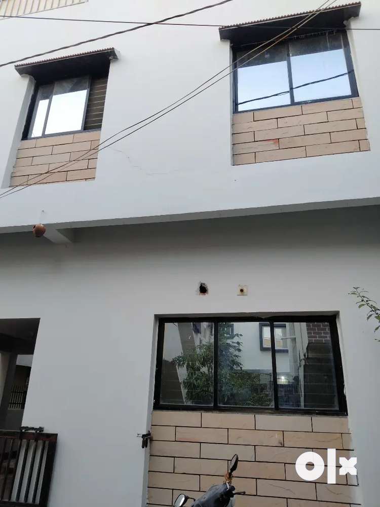 ,We are seller our 3 bhk House in prime location in manjaipur