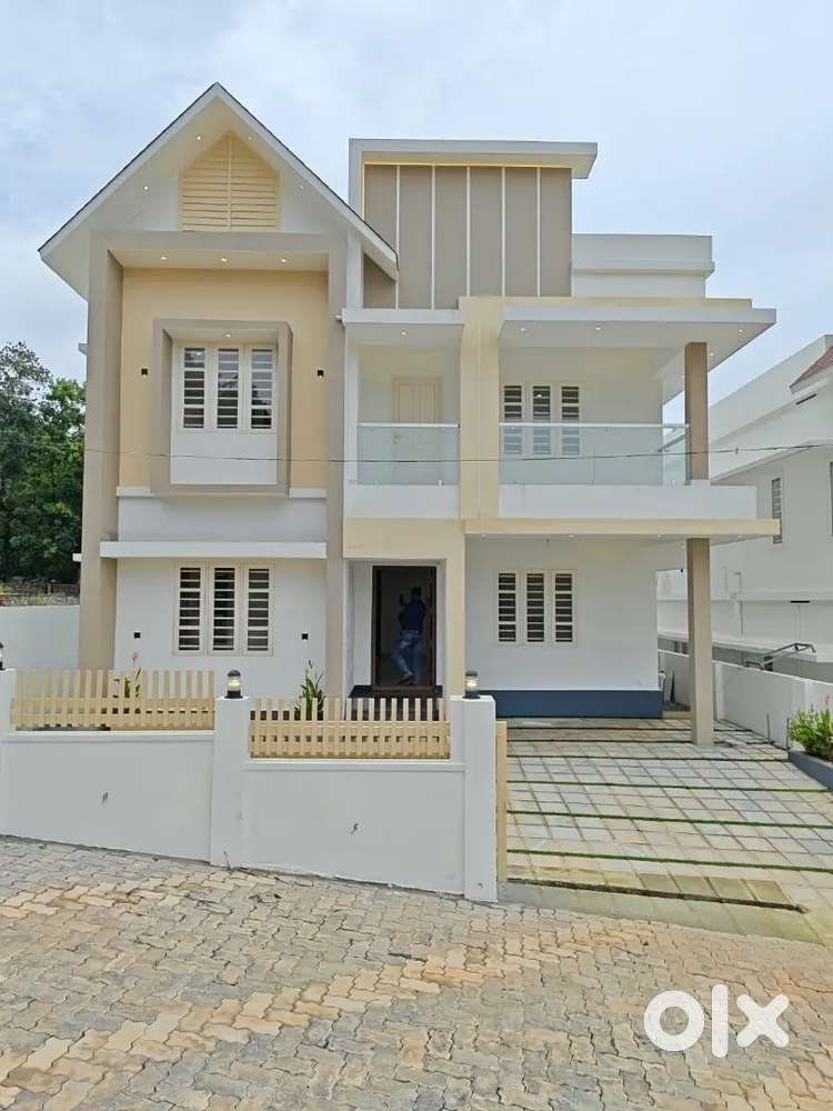 Kakkanad kizhakkambalam bus stop 200 mtr 4bhk villa community