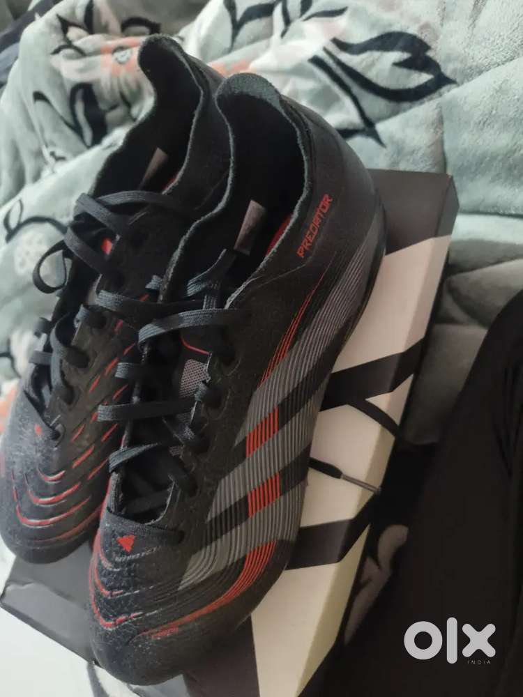 Black predator adidas