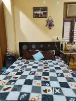 Queen size bed with mattress at 18000(negotiable)