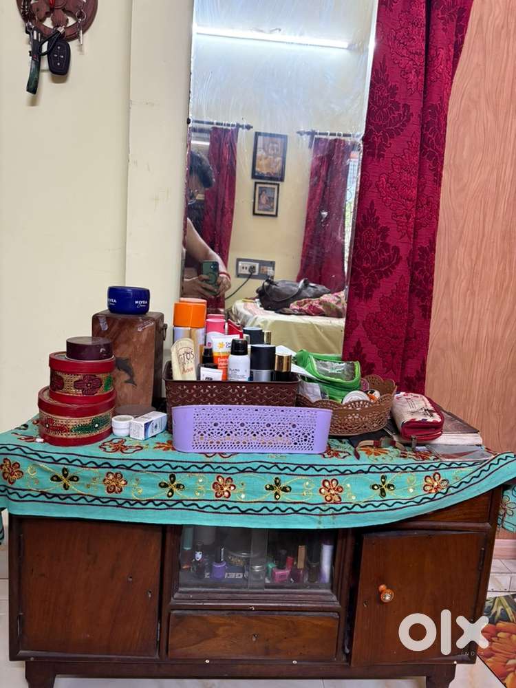 Dressing table made of Sishu Wood