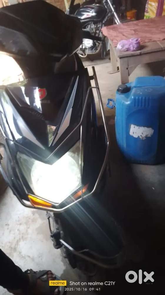 Flyride electric scooty 17 November ki he 1 sal bhi nhi hua he