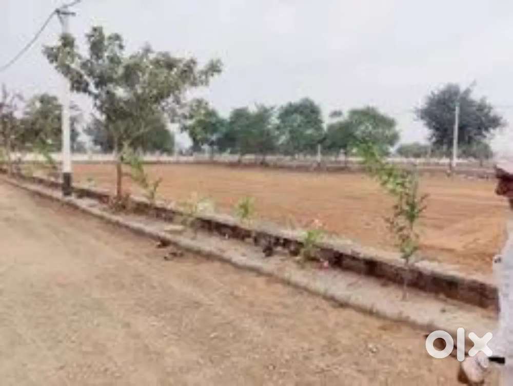 Gorwakhpur karjaha me highway ke pass plot hai