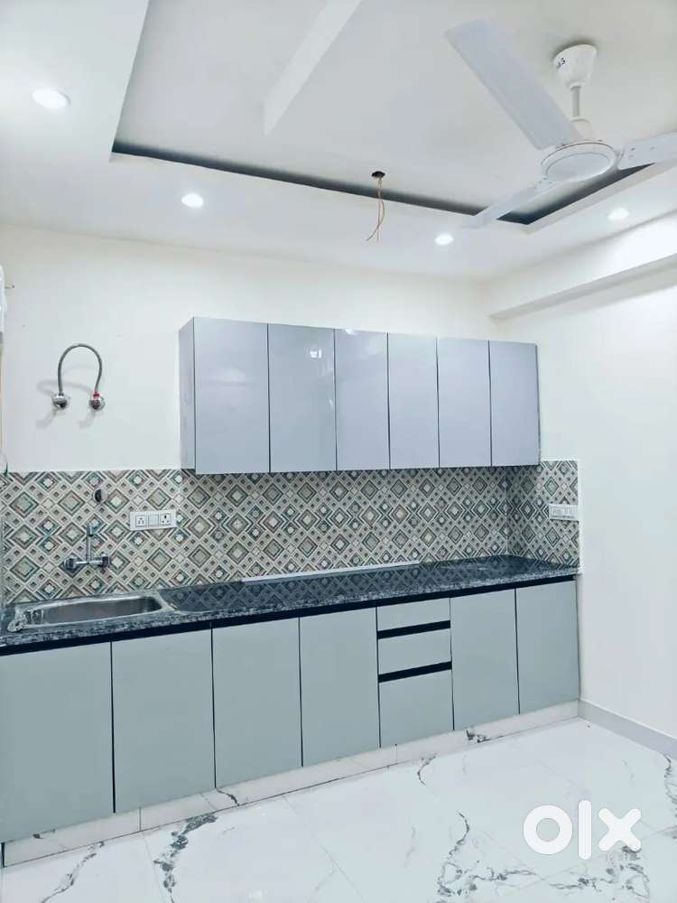 1Bhk semi furnished flat