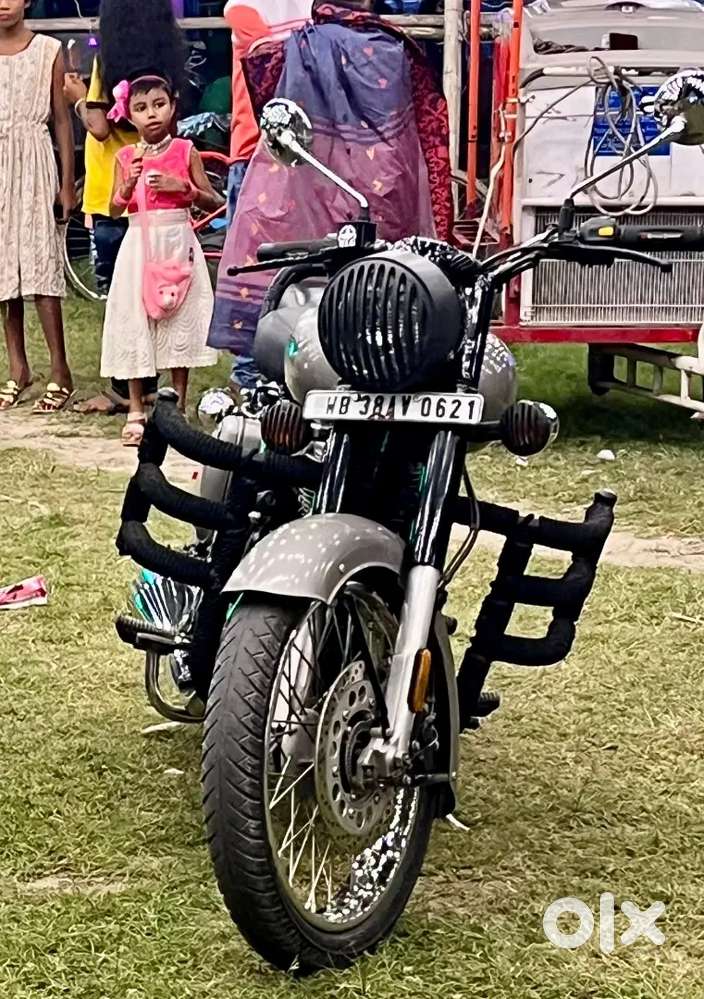 Royal Enfield Classic 350 (Gun Metal Grey)