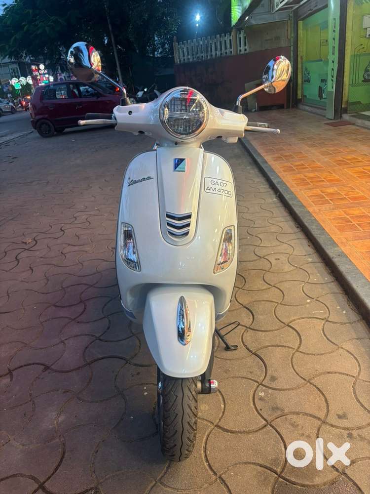 Vespa Dual tone White/blue