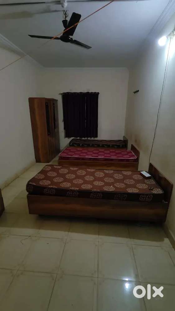 Female flatmate required