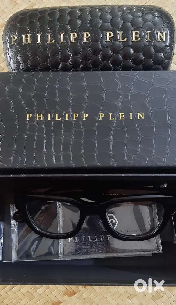 PREMIUM PHILIPP PLEIN FRAME– ITALIAN DESIGN WITH CUSTOMIZABLE LENS.