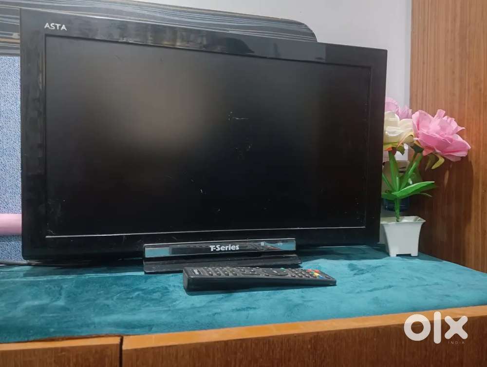 old tv that doesn't look old. only used for one year.