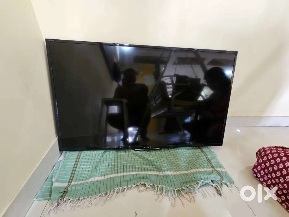 SONY 42 INCH SMART TV