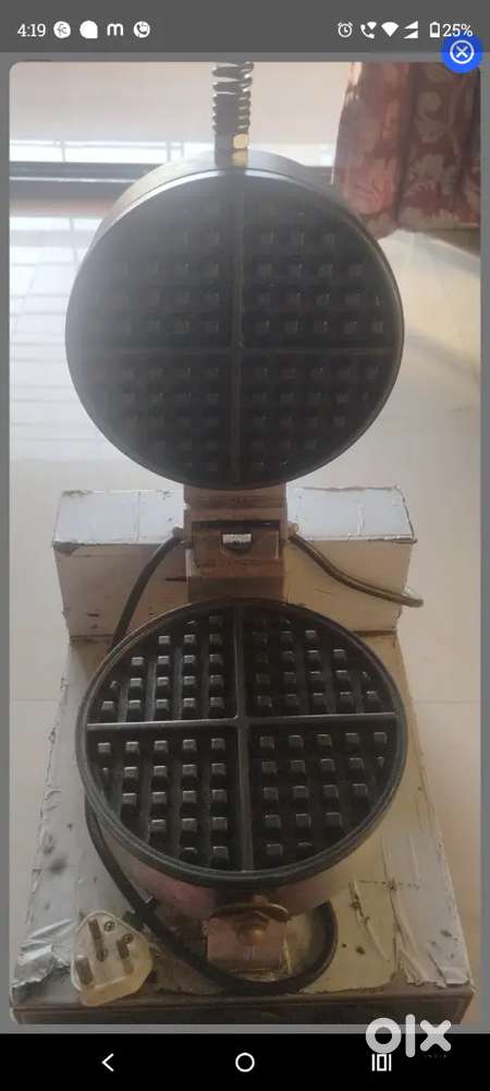 Waffle maker machine