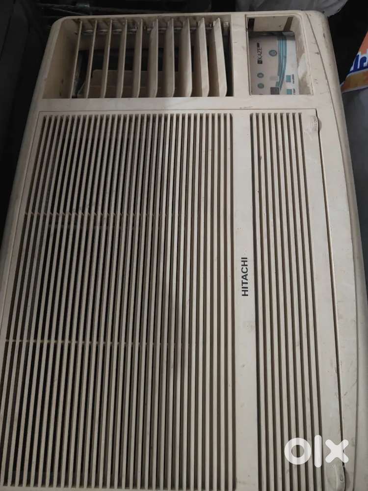 I m selling gd condition 1,50 tan hittachi AC with chilled cooling