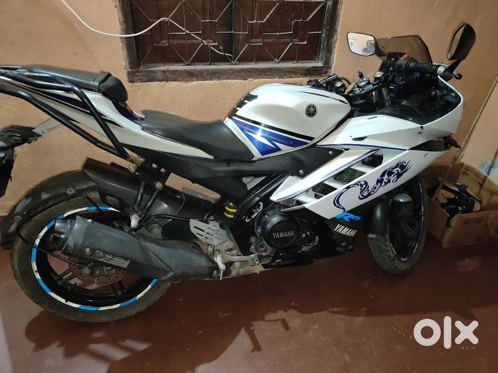 Yamaha r15 v2 special edition