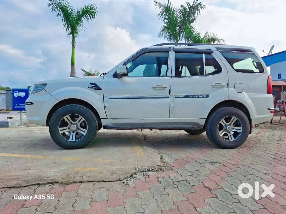 Tata Safari Storme 2014