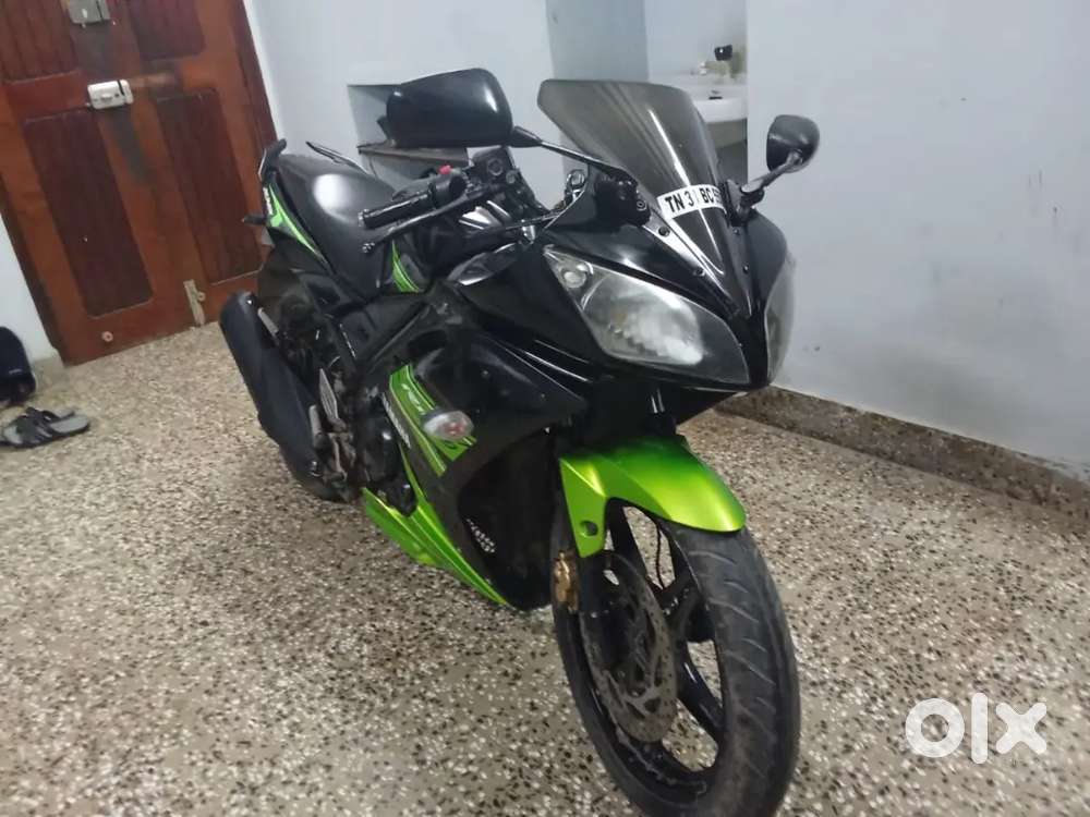 R15 v1 Green and black colour