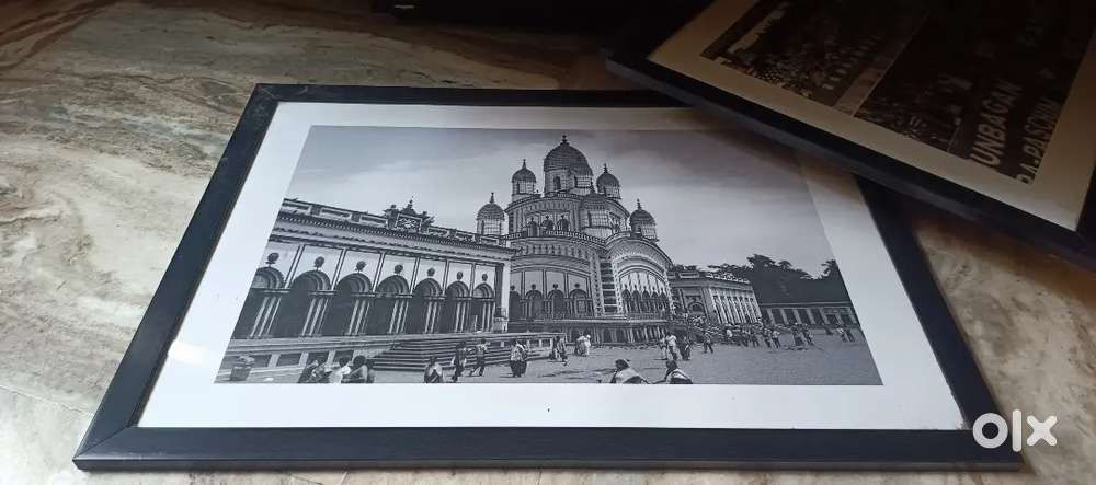Photo frame with glass