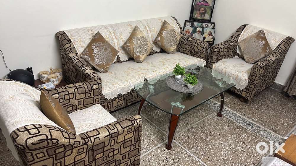 5 seater sofa with centre table