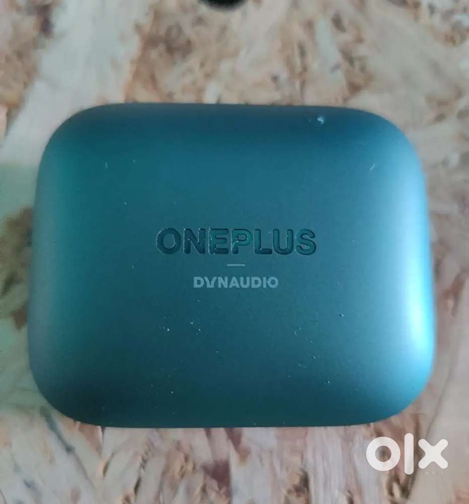 OnePlus buds pro 2 green charging case