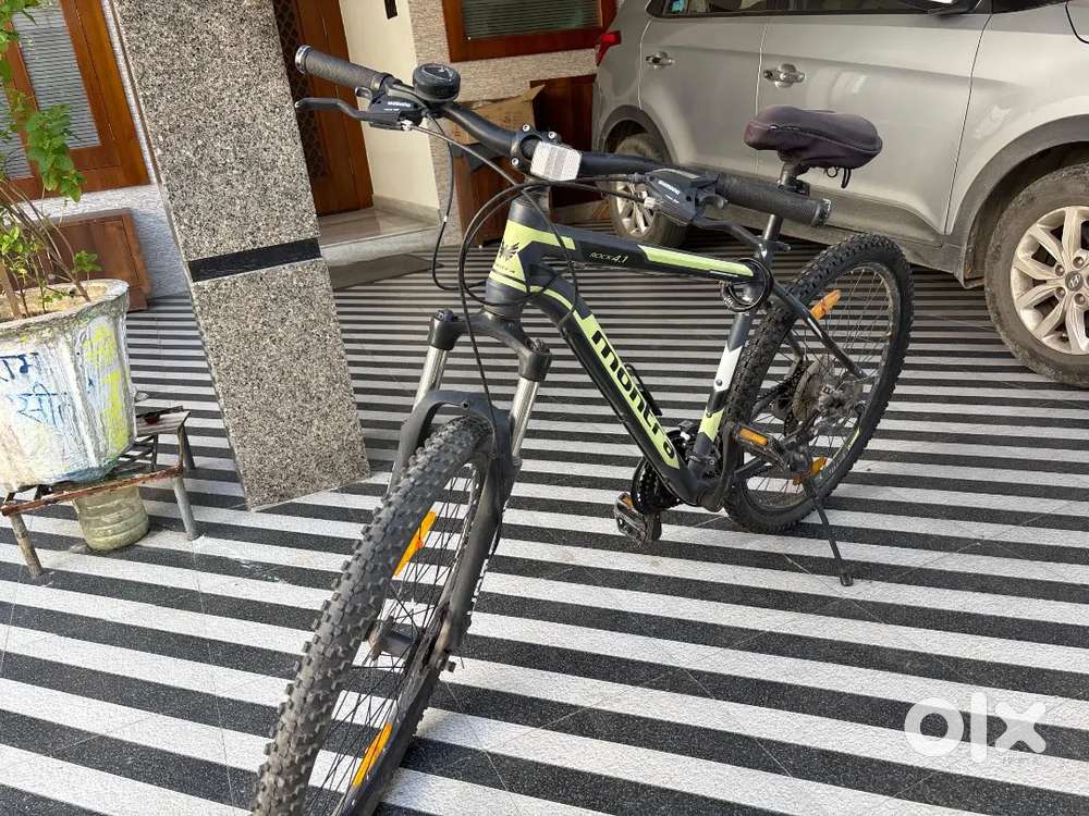 A well maintained 24 gears bicycle