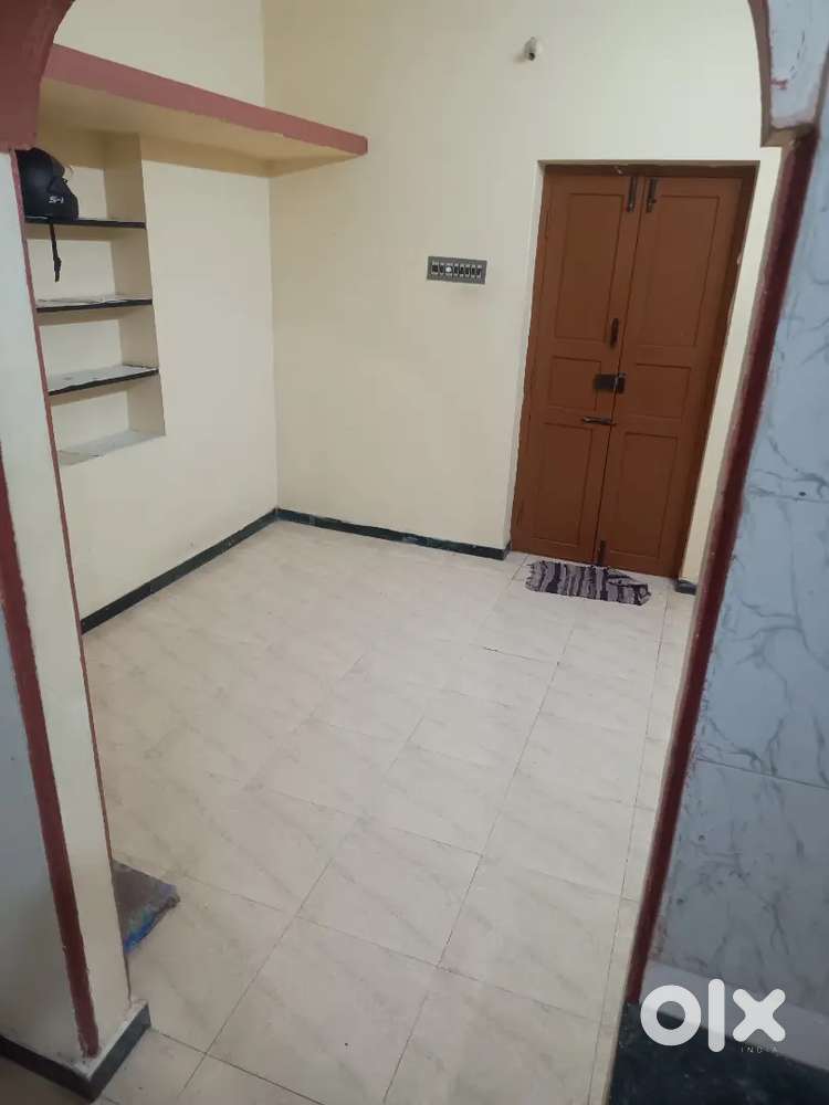 Bachelor Room sharing