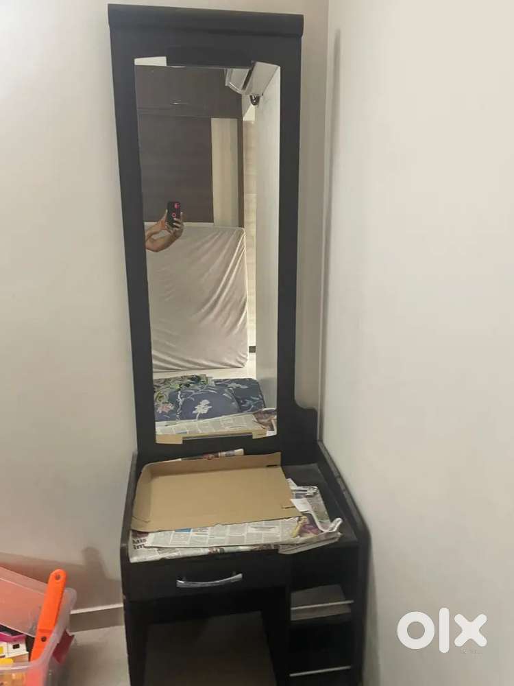 Dressing table