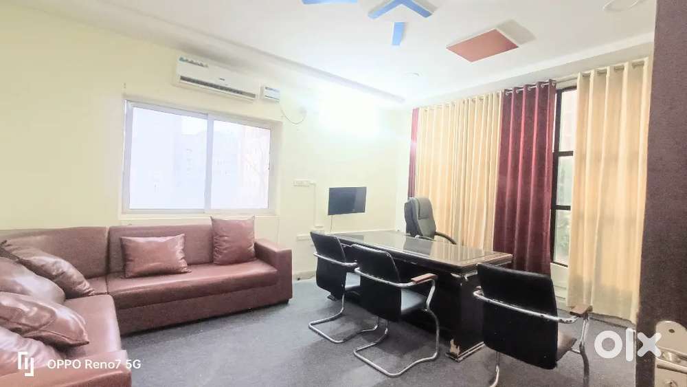 2 Cabin 1 Conference 10 Workstations plug and play office for Rent