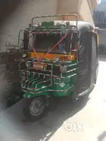 14 2 2025 do Mahinae hai Bajaj ki sawari wali auto hai bilkul new