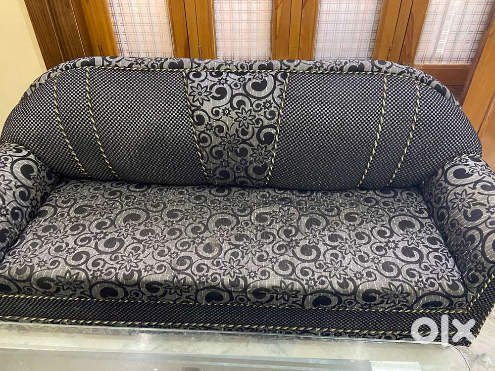 5 seater sofe woth table