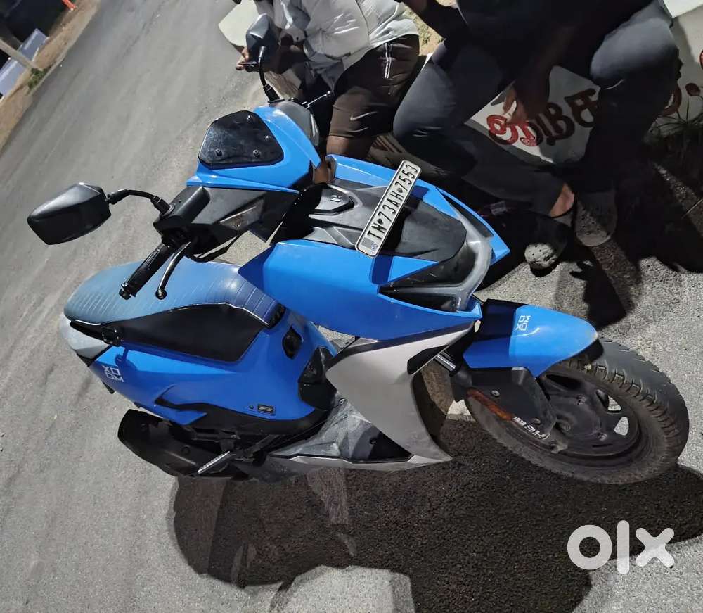 HERO Xoom Blue color