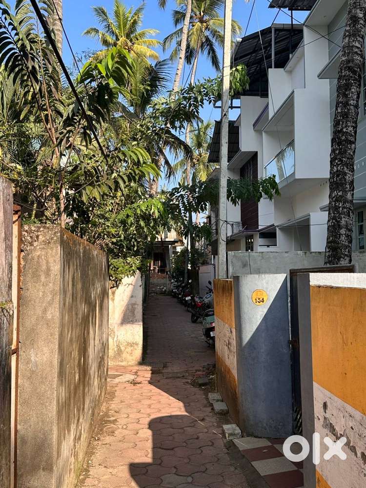 KALLATTUMUKKU 4 CENTS AND OLD HOUSE FOR SALE