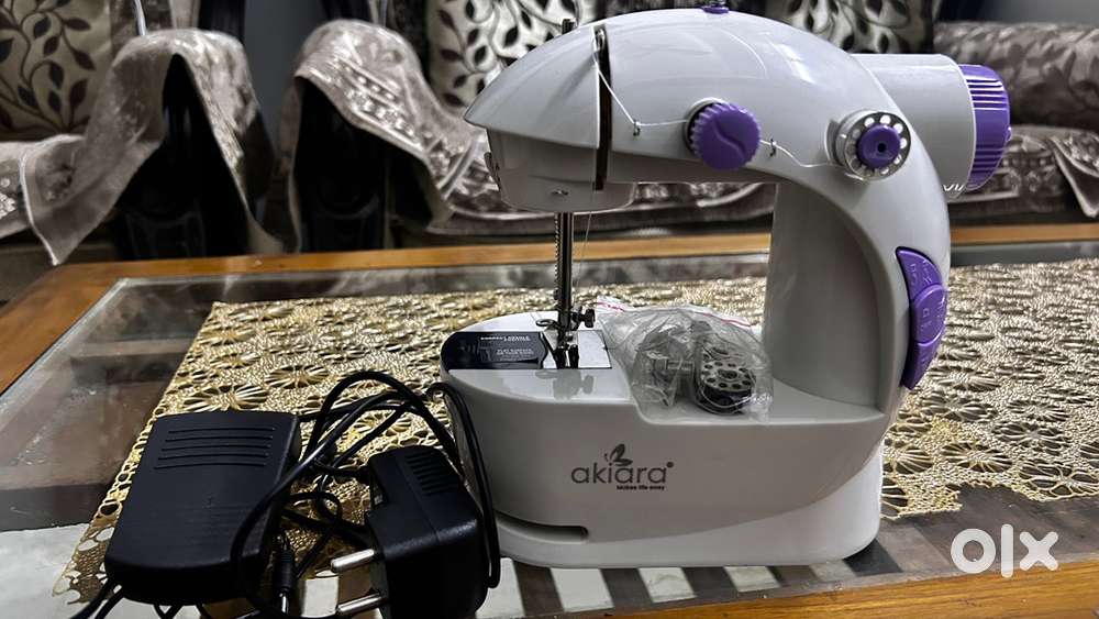 Mini electronic sewing machine