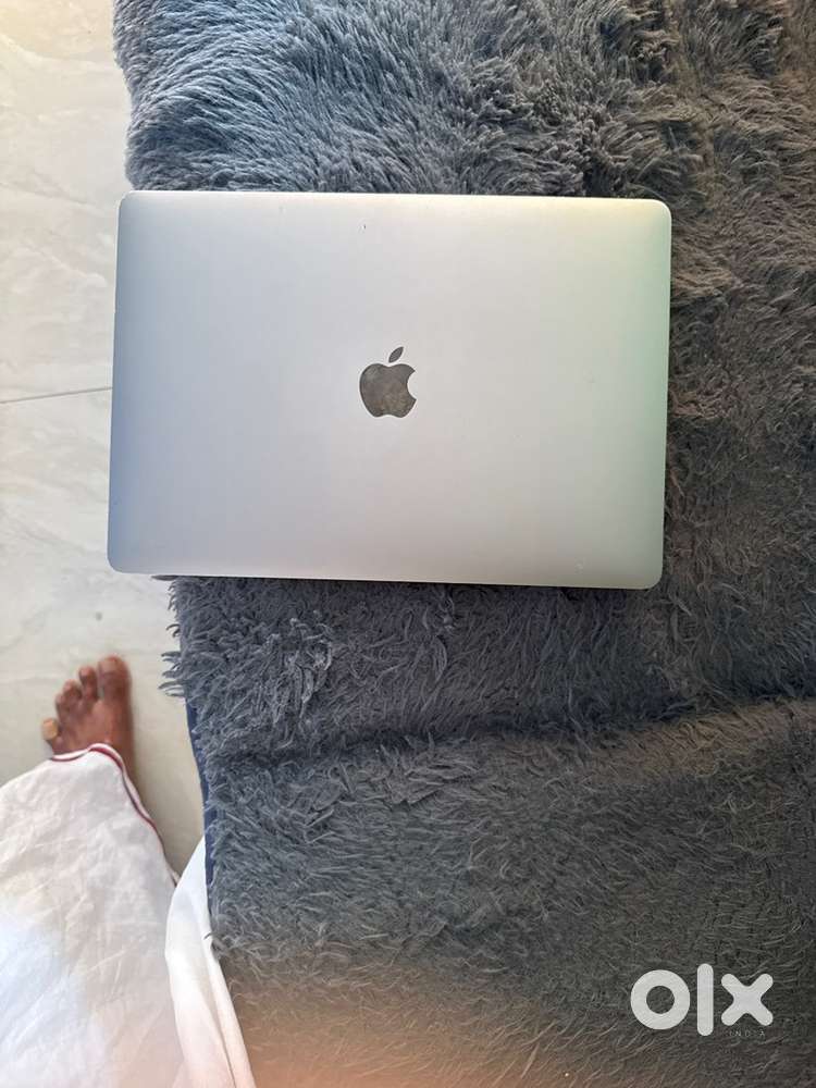 Apple mac book Air M1 Gpu8core 8 gb ram 256ssd  2021 year purchase