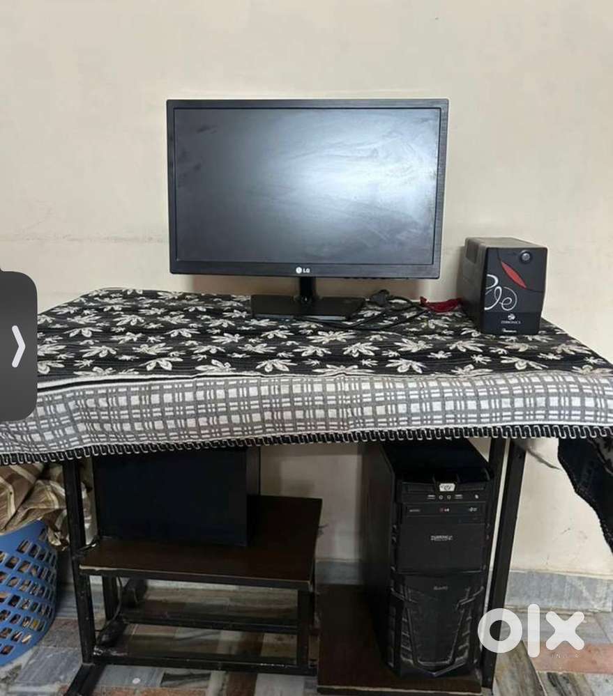 Computer table