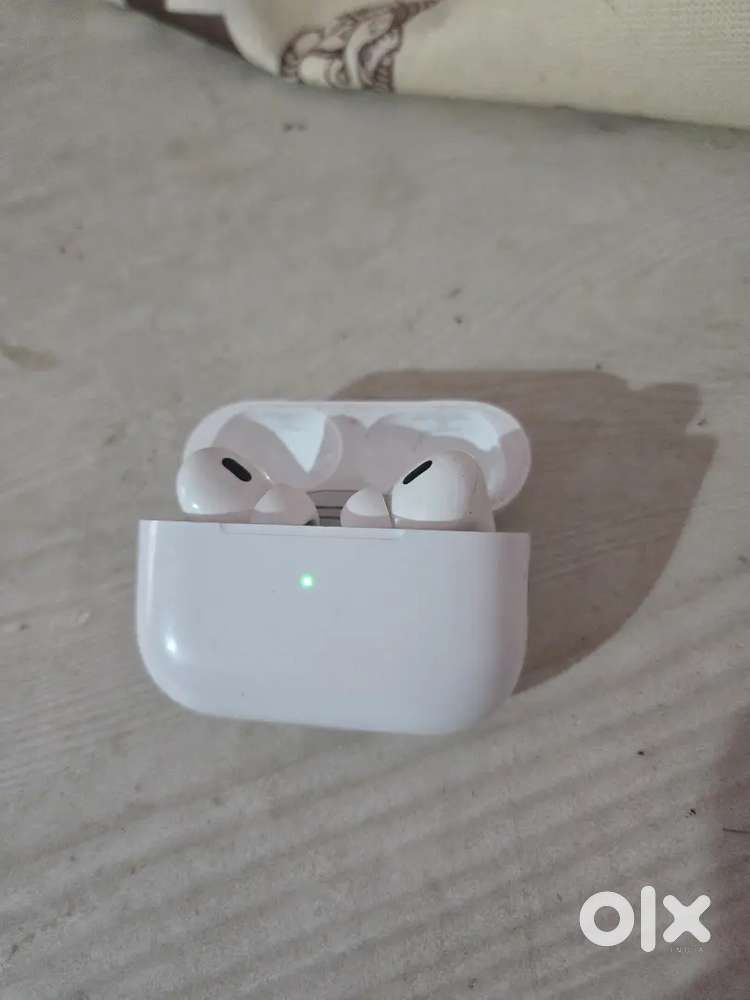 Apple Airpods Pro (2nd Gen) Lighting Case.