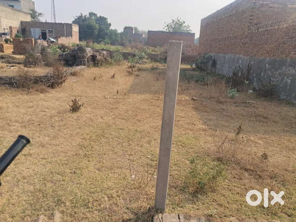 मैन हाइवे 4 km दूर लोहारू रोड मेन 2km दूर