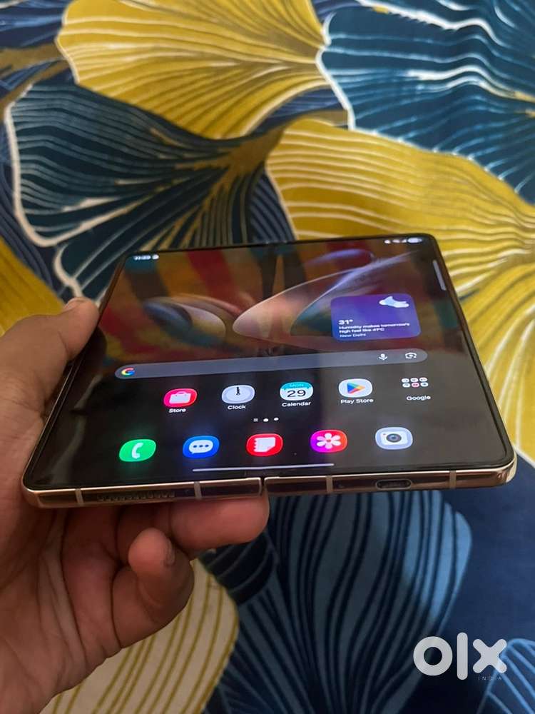 Z fold 4 12gb 512 special gold colour